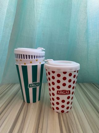 Vasos de plástico con tapa