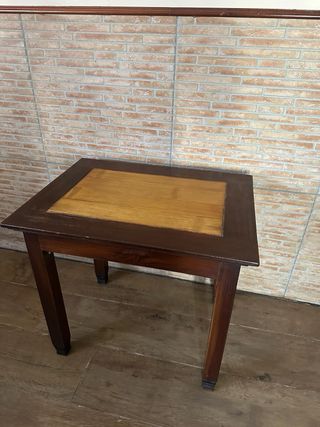 Mesa auxiliar de madera
