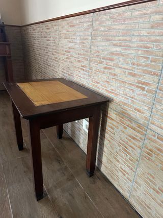 Mesa auxiliar de madera