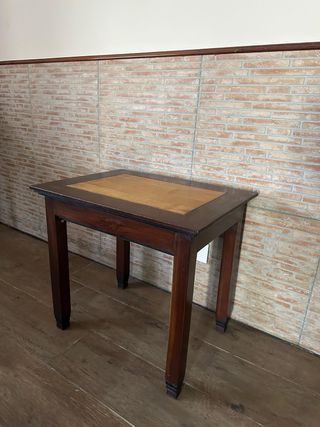 Mesa auxiliar de madera