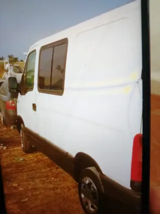 Nissan intestar 2002