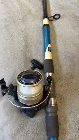 Caña de pescar con carrete