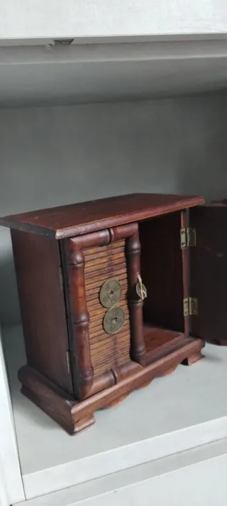 Set orientale legno e metallo