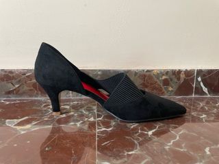 Tacones negros stiletto con tira elástica Talla 39