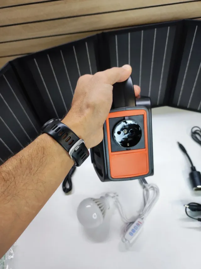 Estación de energía portátil y placa solar