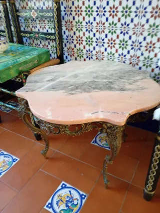 Mesa bronce con marmol