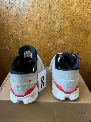 Zapatillas on cloud x4 talla 42