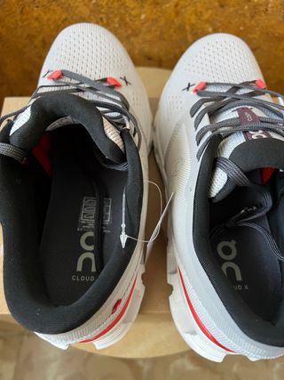 Zapatillas on cloud x4 talla 42