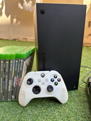 Xbox Series X + 8 Juegos + Mando + Cargador