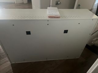 Camino da parete bianco