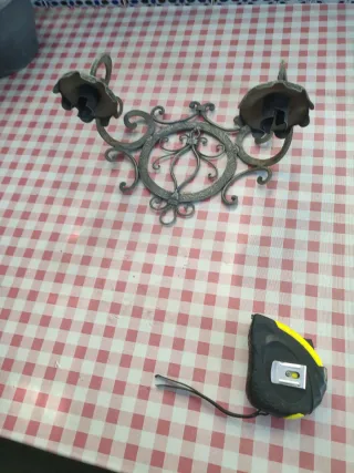 Candelabro da parete in ferro battuto