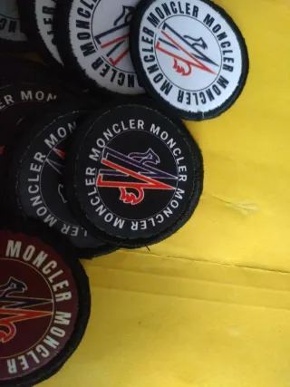 Moncler set da 5 patch da cucire  Modello giappone