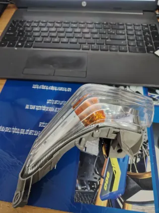 Intermitente Izquierdo Suzuki GSR600 Original.