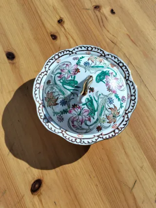 Ciotola vintage in porcellana decorata a mano