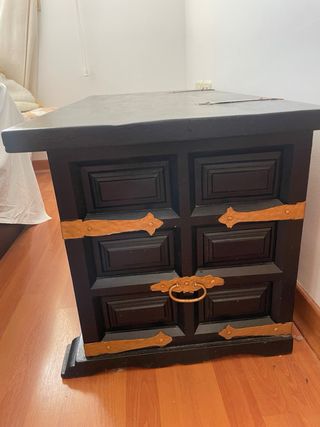 Baul de madera maciza con herrajes