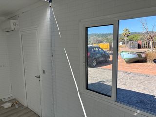 Contenedores de oficina metálicos