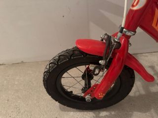 Bicicleta infantil roja DTB. 2/4 años. Muy nueva