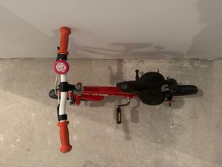 Bicicleta infantil roja DTB. 2/4 años. Muy nueva