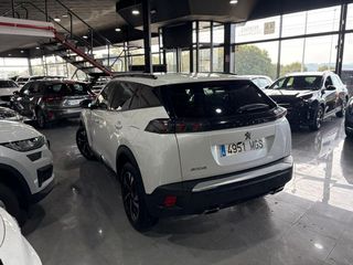 Peugeot 2008 ALLURE PACK PURETECH 130 S&S 6 VEL. MAN TAPICERÍA COZY NEGRO CON PESPUNTES EN AZUL