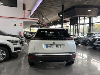 Peugeot 2008 ALLURE PACK PURETECH 130 S&S 6 VEL. MAN TAPICERÍA COZY NEGRO CON PESPUNTES EN AZUL