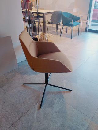 Sillón moderno tela y metal