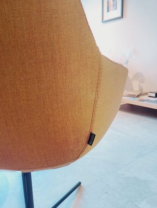 Sillón moderno tela y metal