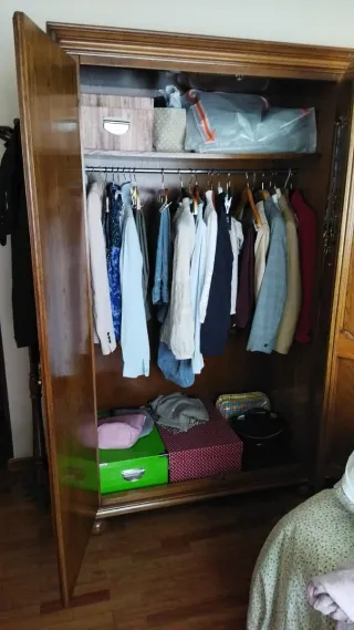 URGE, Armario de madera maciza