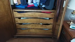 URGE, Armario de madera maciza