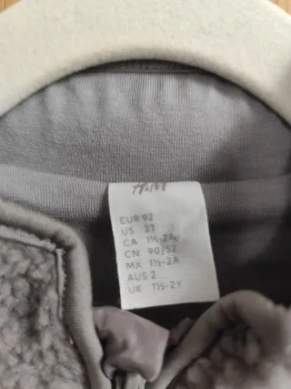 Chaqueta H&M bebé gris borreguito