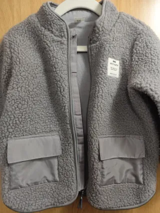 Chaqueta H&M bebé gris borreguito