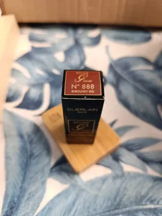 Guerlain Rouge g luxurious Velvet 888 burgundy red