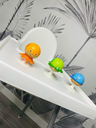 Trona IKEA ANTILOP + Accesorios y Juguetes