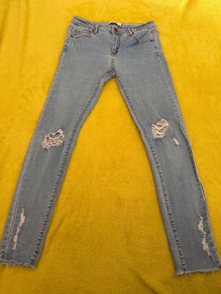 Calças de ganga rasgadas azuis