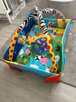 Alfombra de juegos infantil con arco