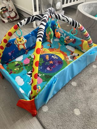 Alfombra de juegos infantil con arco