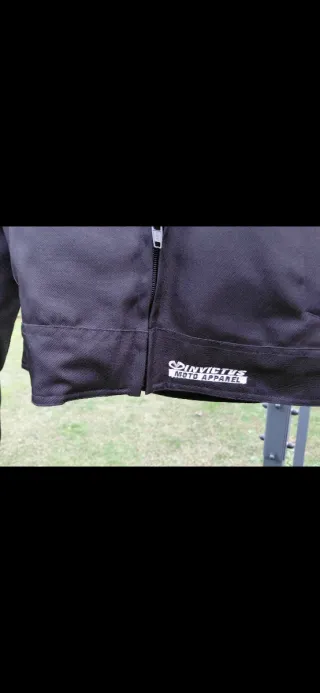 Chaqueta Invictus Negra y Rosa Talla S