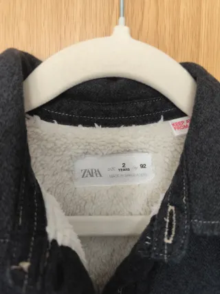 Sobrecamisa bebé forrada de Zara
