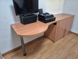 Mesa escritorio grande. Precio negociable