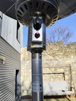 Estufa exterior a gas plateada