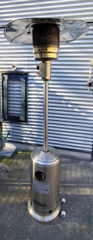 Estufa exterior a gas plateada