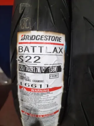 Juego Neumáticos Bridgestone S22 120/190. Dot21.
