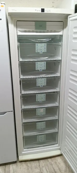 Congelador Vertical Liebherr No Frost 185x65cm