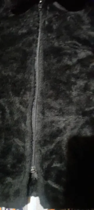 Abrigo negro piel sintética