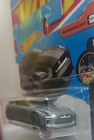 17 Nissan GT-R R35 Hot Wheels