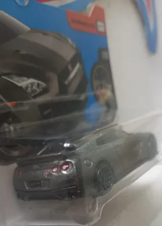 17 Nissan GT-R R35 Hot Wheels