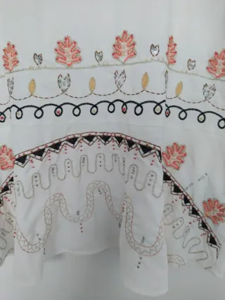 Blusa blanca bordada Cortefiel talla S