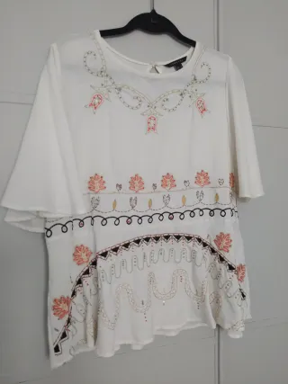 Blusa blanca bordada Cortefiel talla S