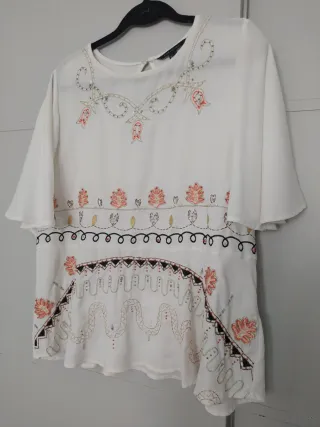 Blusa blanca bordada Cortefiel talla S