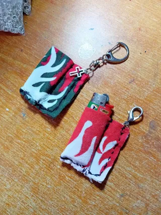 Suporte para isqueiro com chaveiro