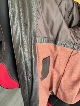 Abrigo 3/4 de cuero en muy buen estado, poco uso